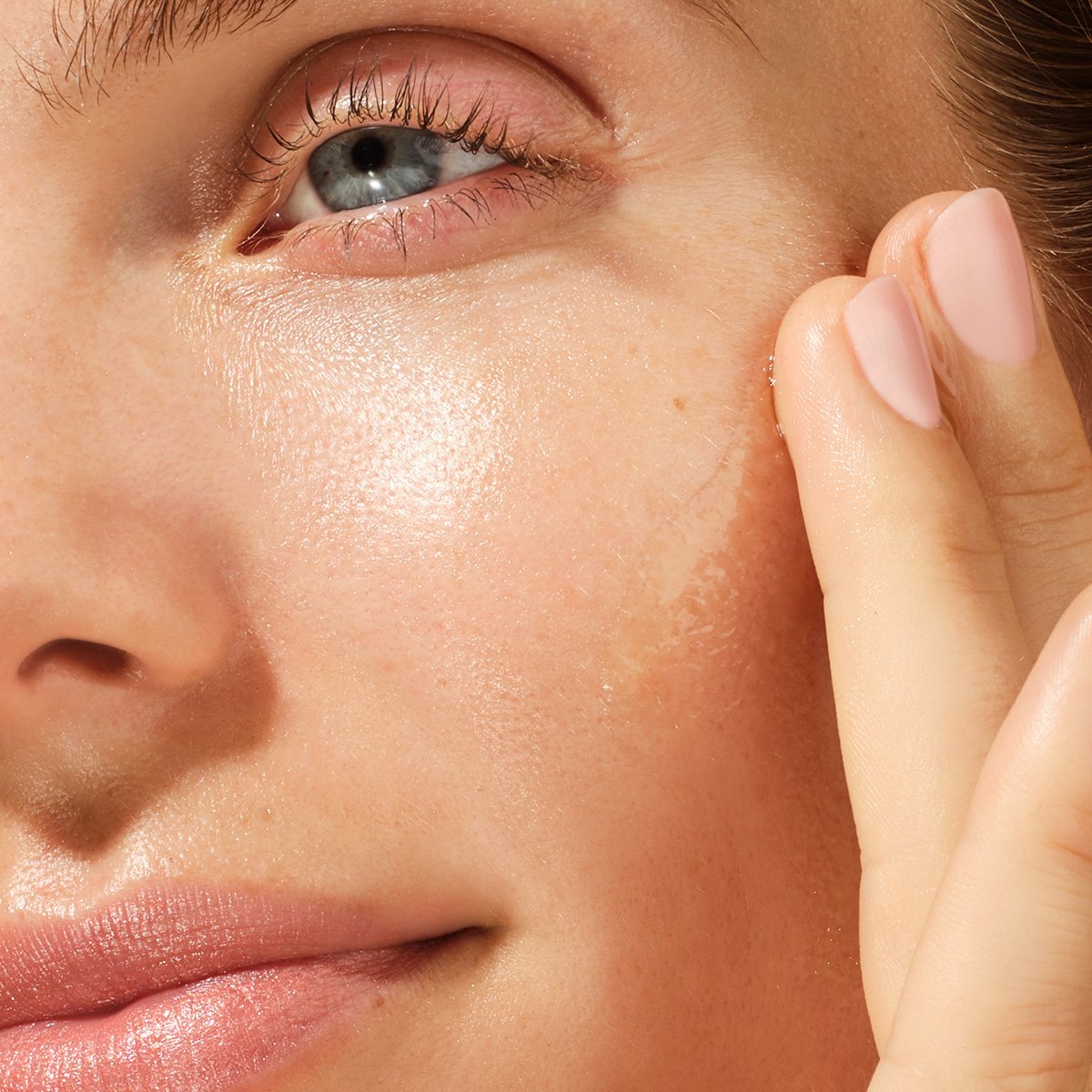 The Brightening Serum - Everyday Beauty Essential